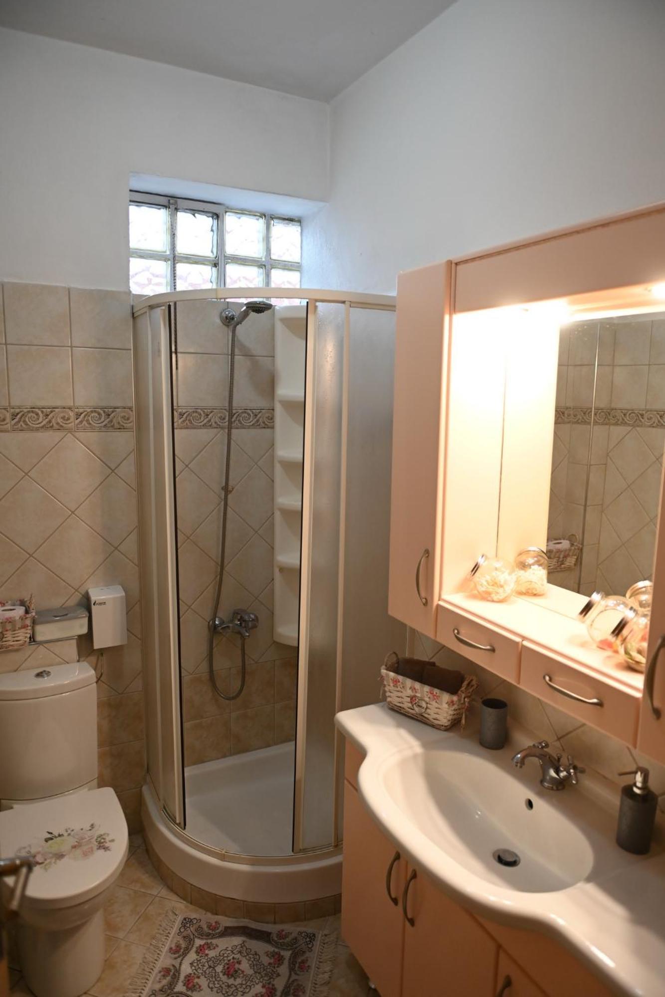 G & A Apartment โอเรสเตียดา ภายนอก รูปภาพ